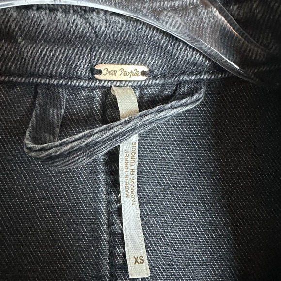 Free People Moonchild distressed Shirt Jacket denim jean Black oversized Sz XS - Picture 9 of 9